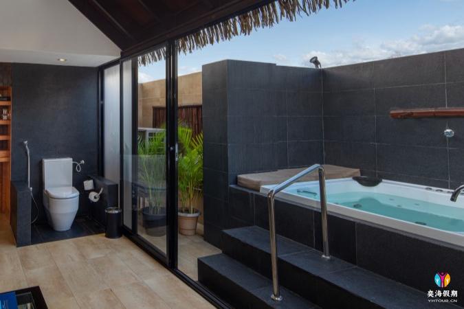 over water villa4.jpg