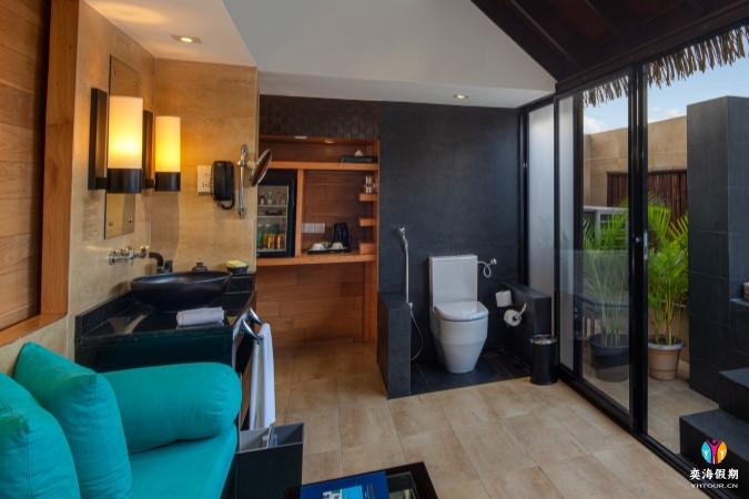 over water villa3.jpg