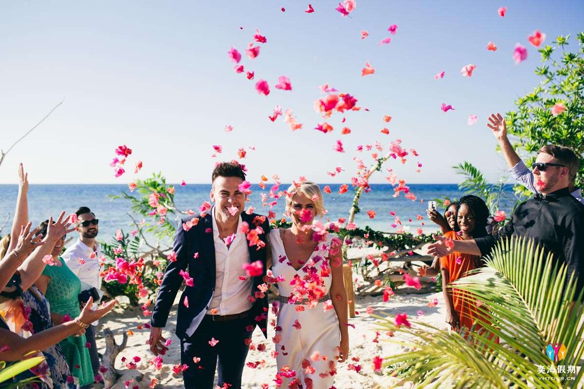 vomo island resort wedding (1).jpg