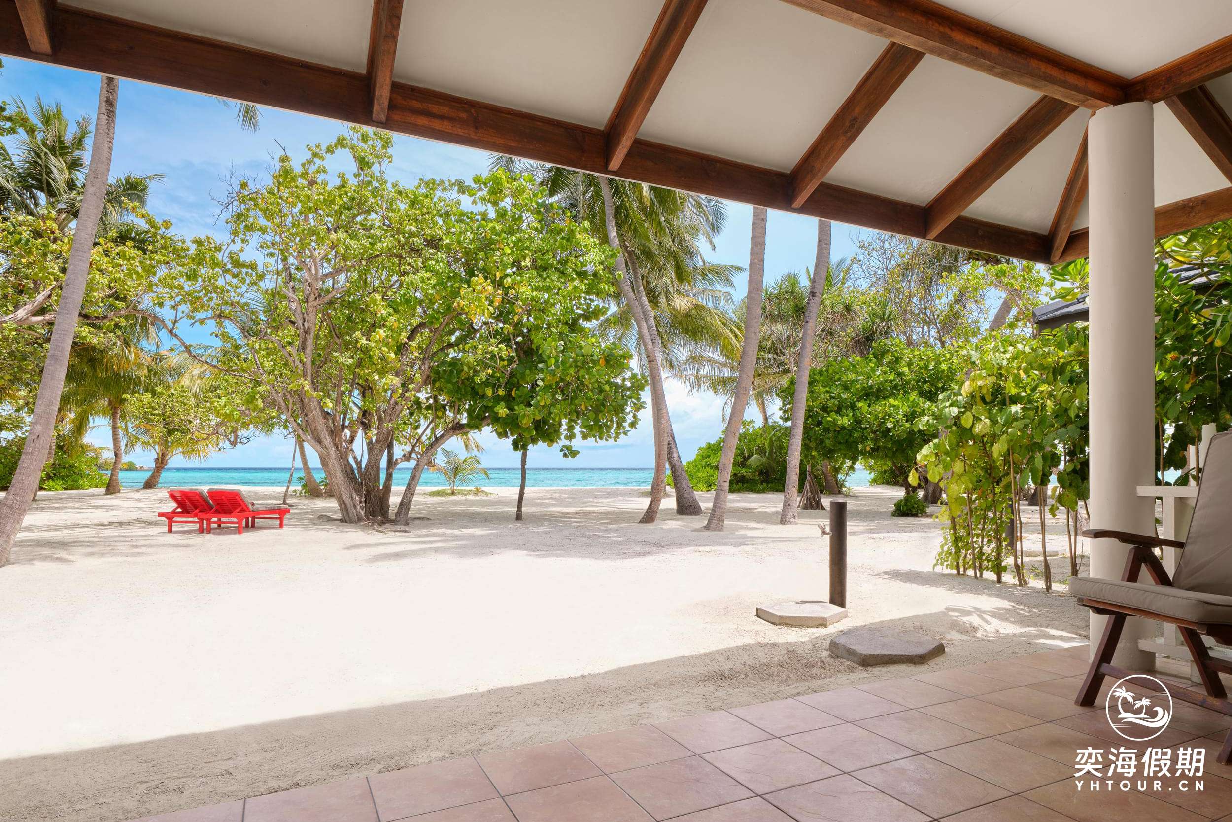 Villa Park - Deluxe Beach Villa - Terrace - Large.jpg