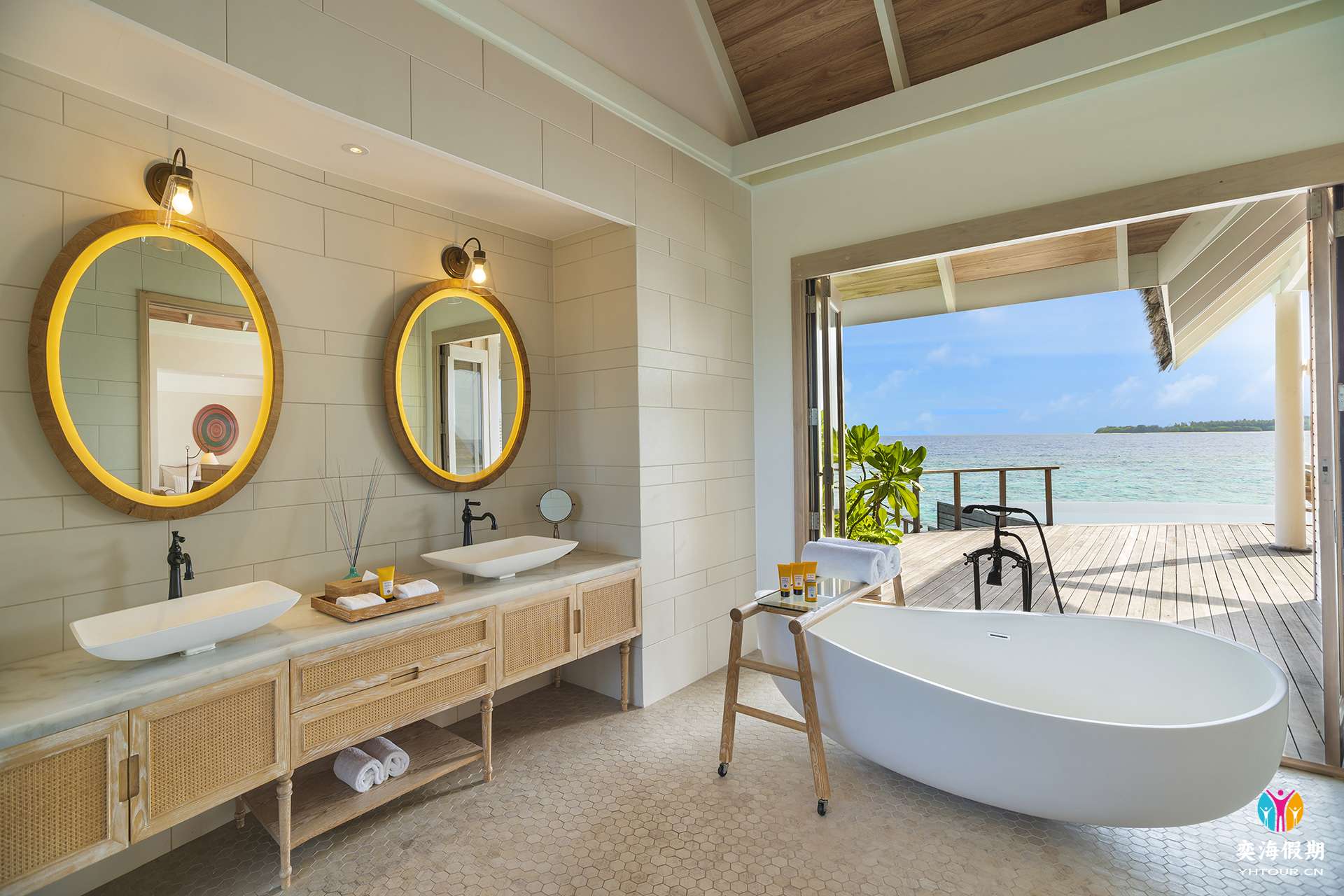 Milaidhoo Maldives_Water Pool Villa_Bathroom.jpg