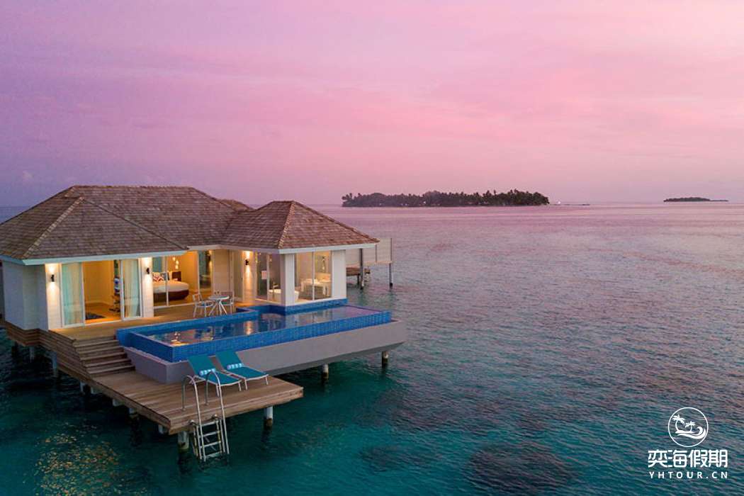 Sunset Aqua Pool Suite.jpg