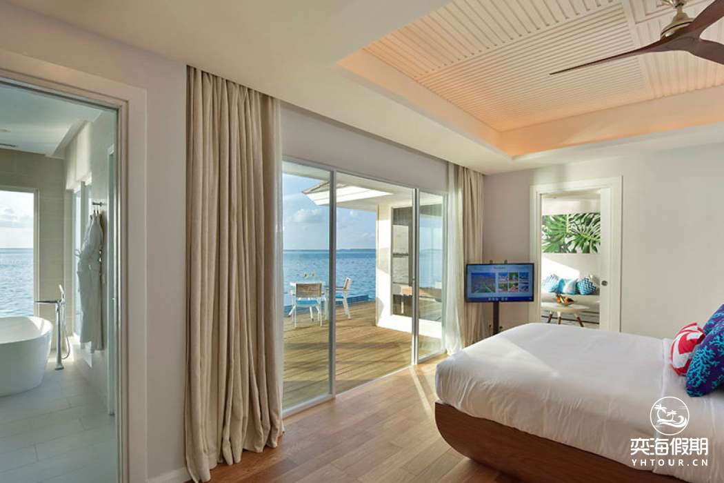 Sunset Aqua Pool Suite (2).jpg