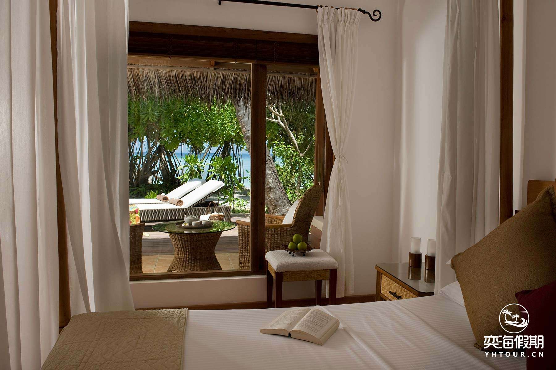 deluxe-beach-villas-04.jpg