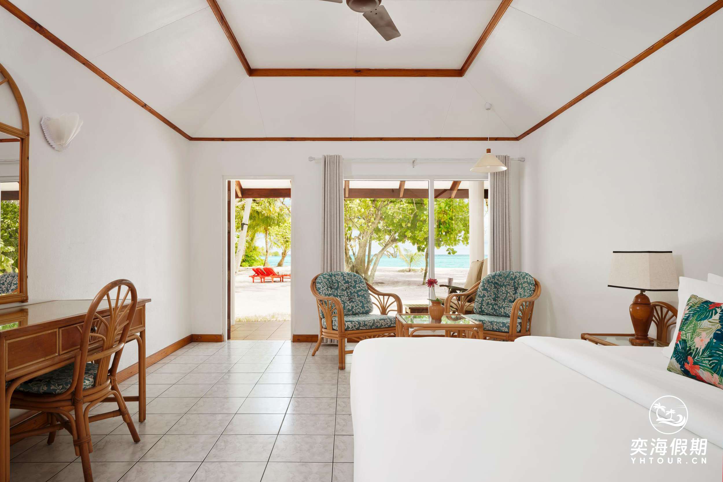 Villa Park - Deluxe Beach Villa - View - Large.jpg