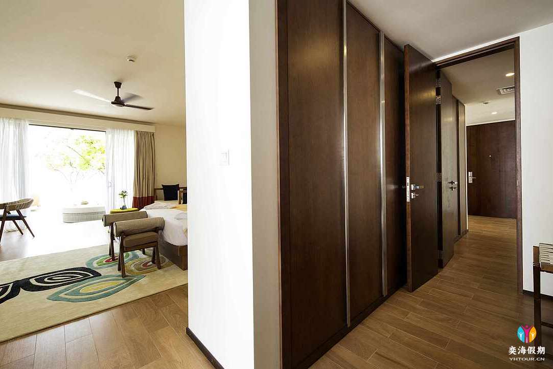 Family Room (1).jpg