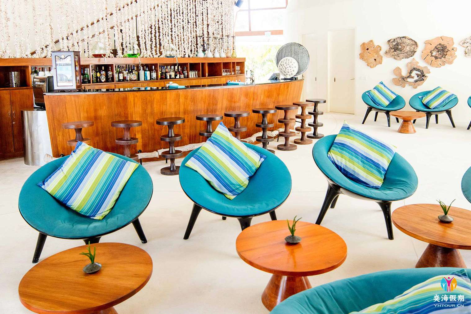The Lounge Bar.jpg