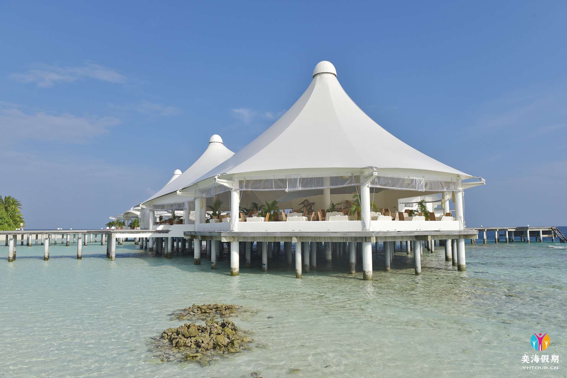 SFI-HRES-Safari_Island_Main_Restaurant1.jpg