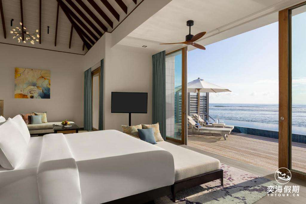 Overwater Villa with Private Pool (4).jpg