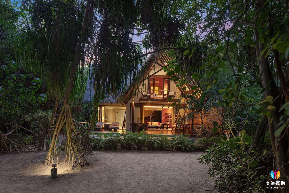 Duplex Honeymoon Pool Villa.jpg