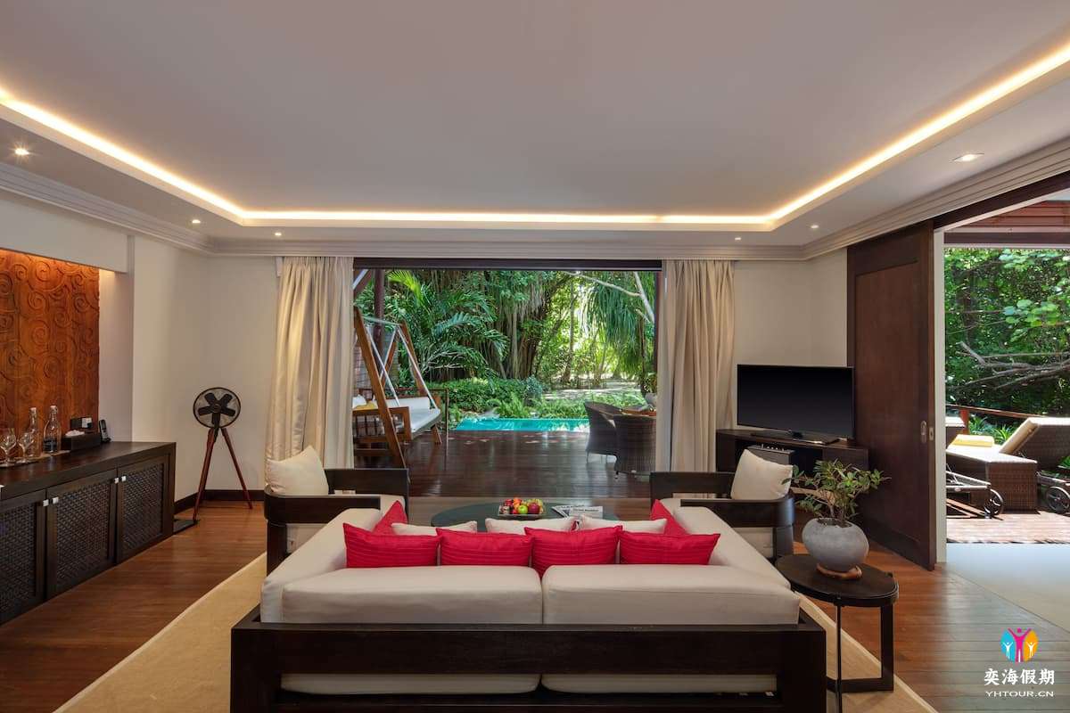 Duplex Honeymoon Pool Villa (1).jpg