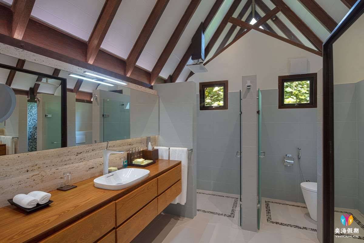 Duplex Honeymoon Pool Villa (5).jpg
