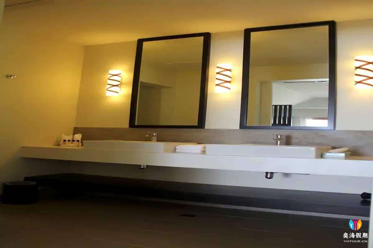 Premium Oceanview Bure (4).jpg