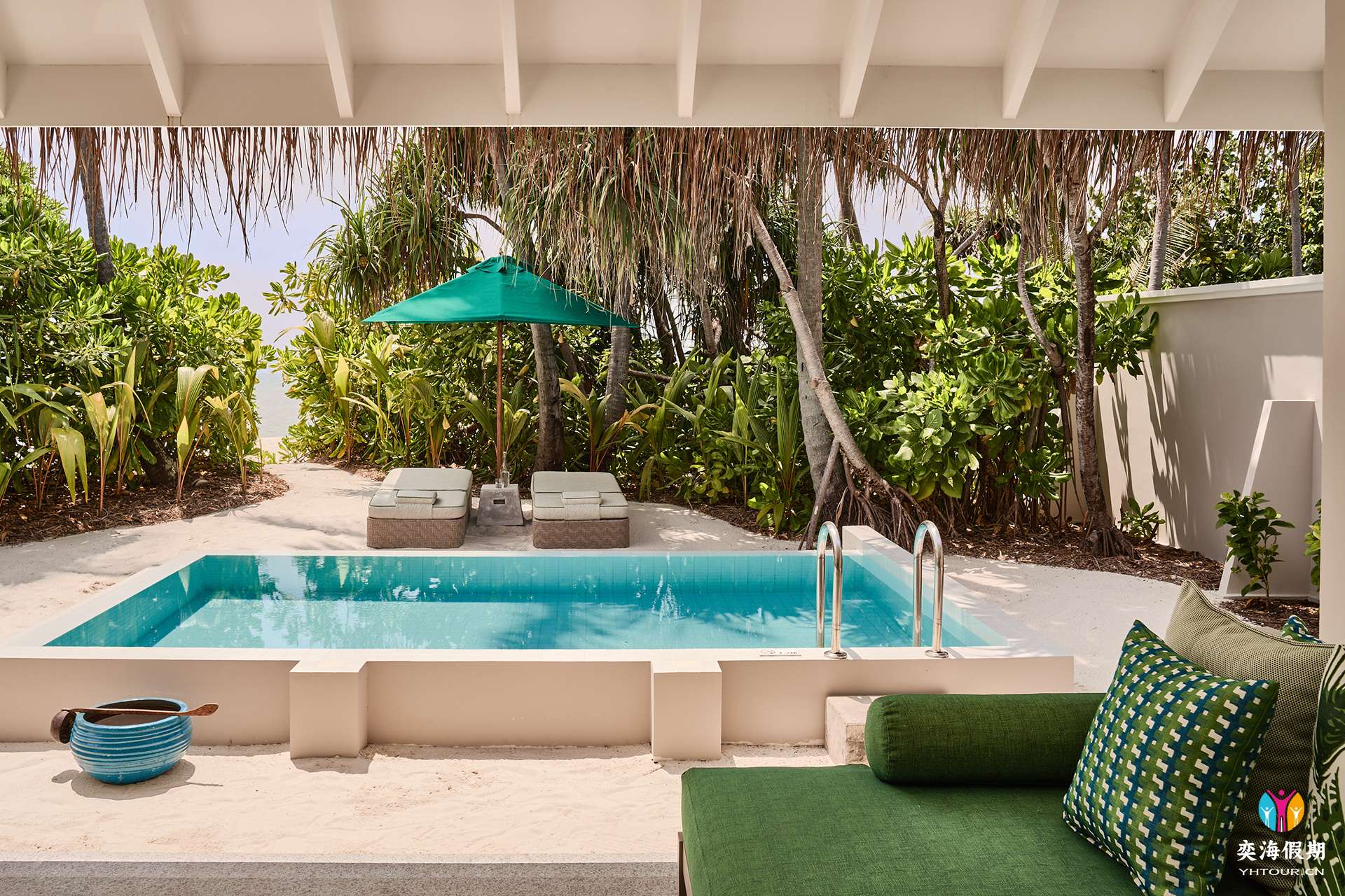 2103_Finolhu Maldives_Private Pool VIlla - Outdoor with pool.jpg
