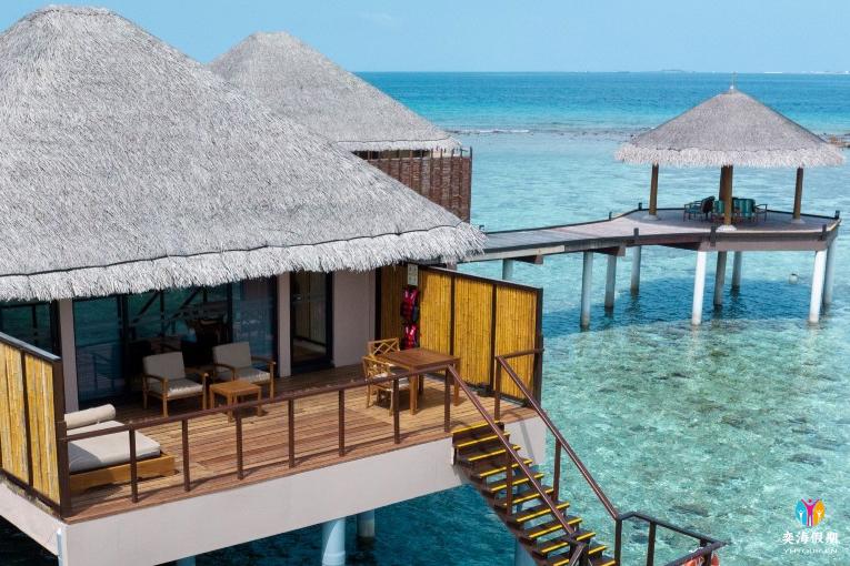 over water villa2.jpg