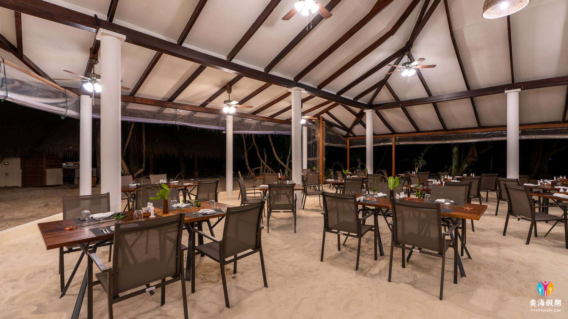 MAIN RESTAURANT3.jpg