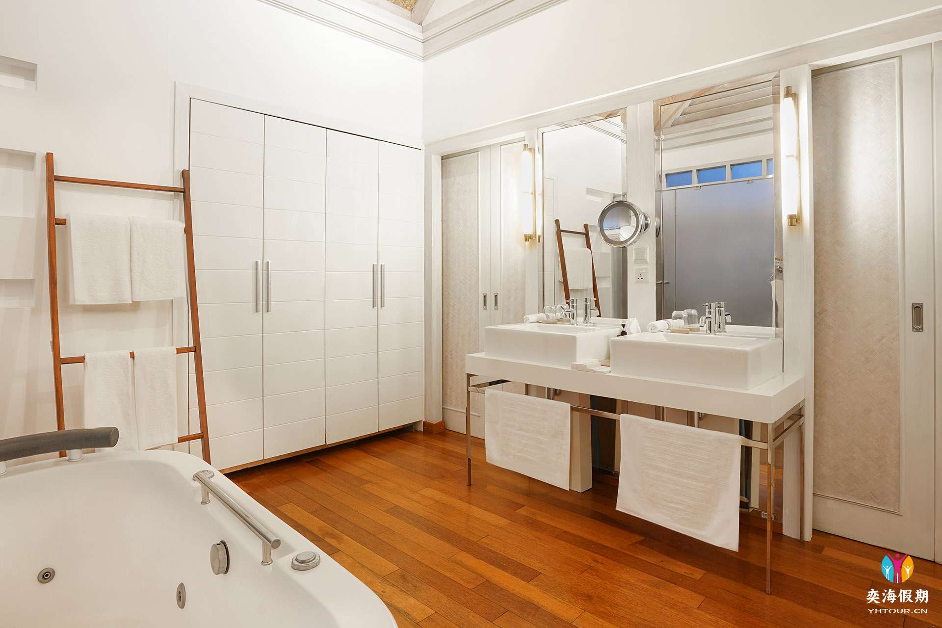 Bath room with Jaccuzzi.jpg