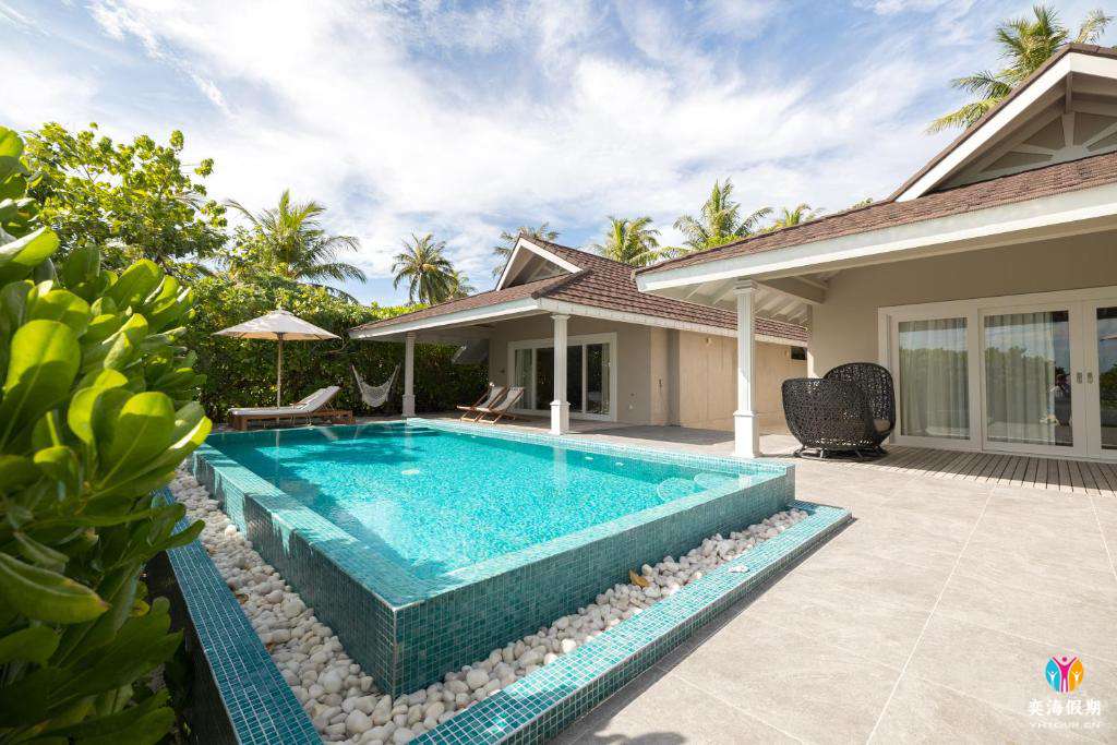 2Bedroom Lagoon Beach Villa with pool4.jpg