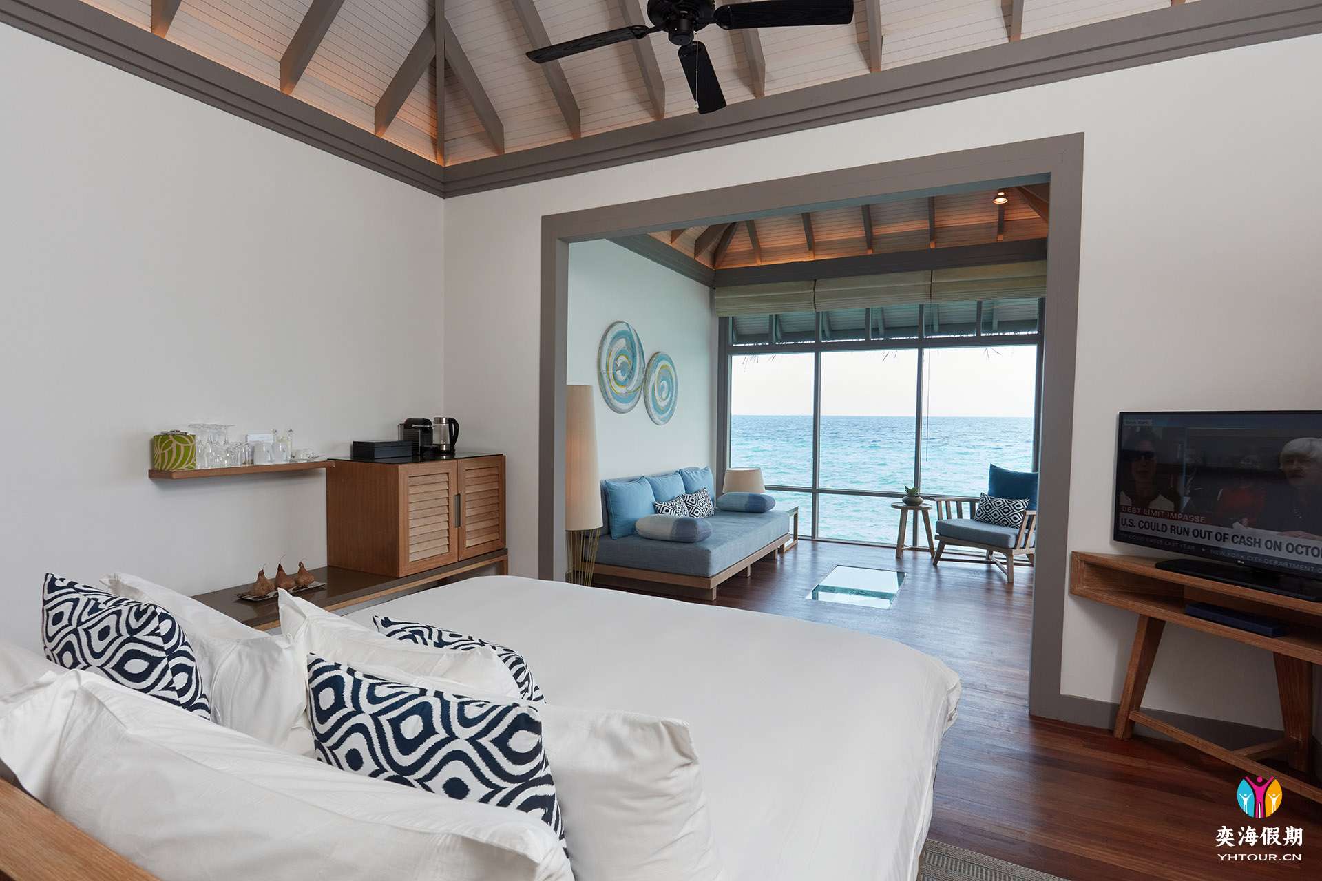 F.Sunrise Water Villas with Infinity Pool.jpg