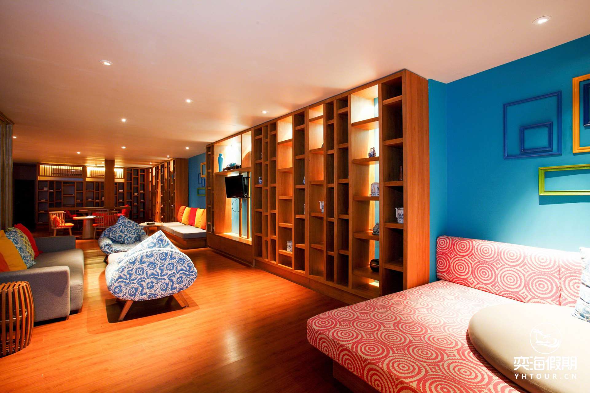 CIRM-Coral_Bar_and_Lounge_04.jpg
