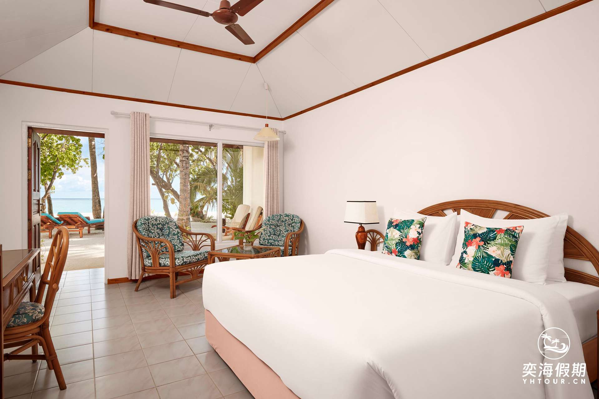 Villa Park - Beach Villa - Bed - Large.jpg