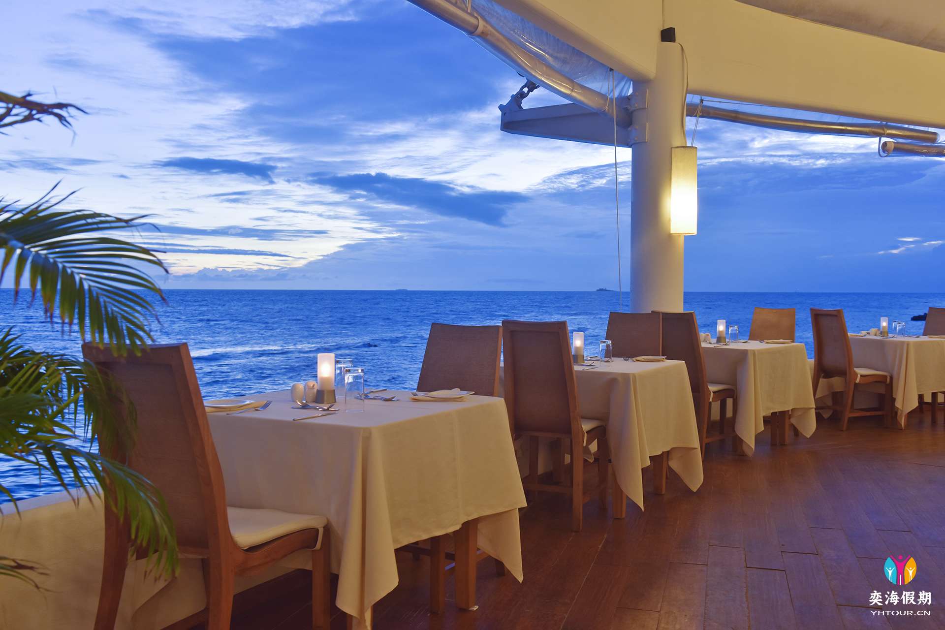 SFI-HRES-Safari_Island_Main_Restaurant9.jpg