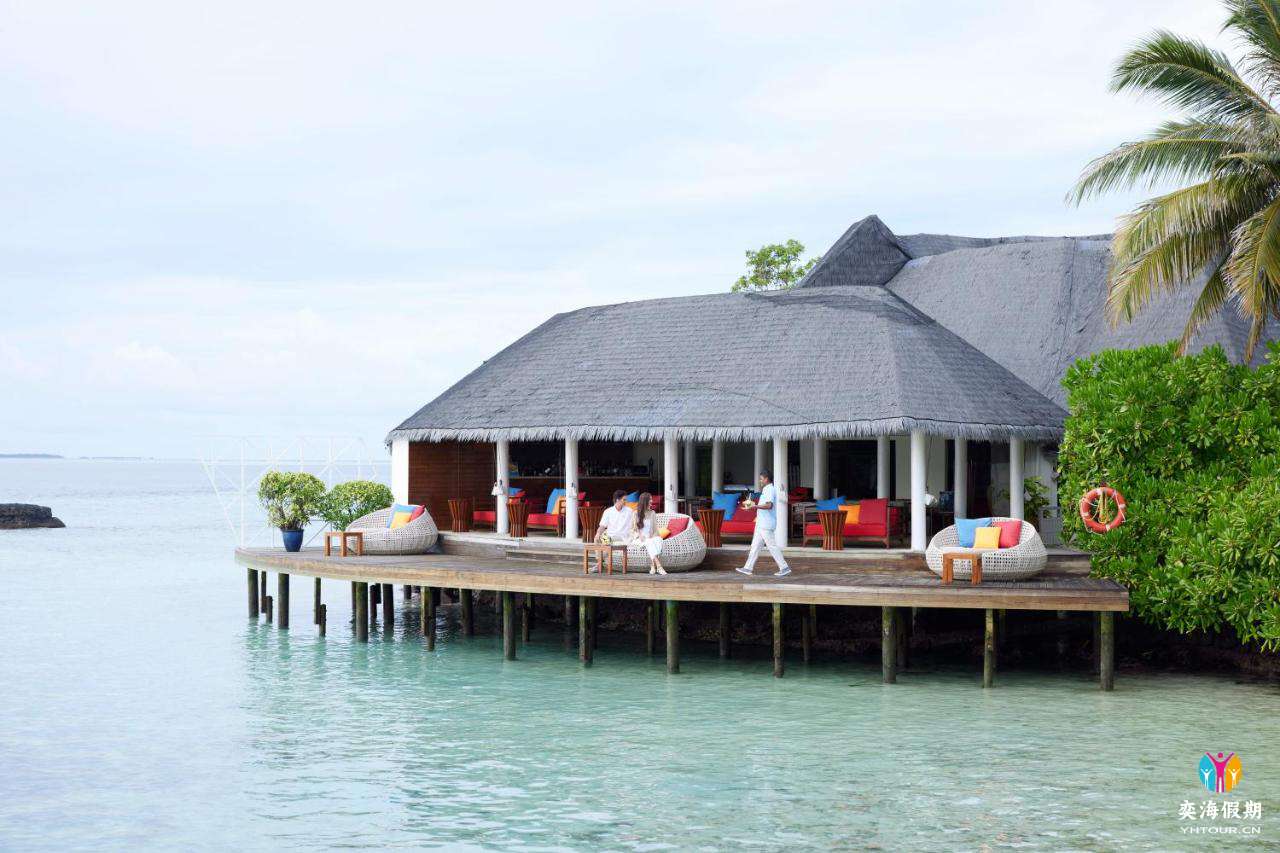 Centara-Ras-Fushi-Resort-007.jpg