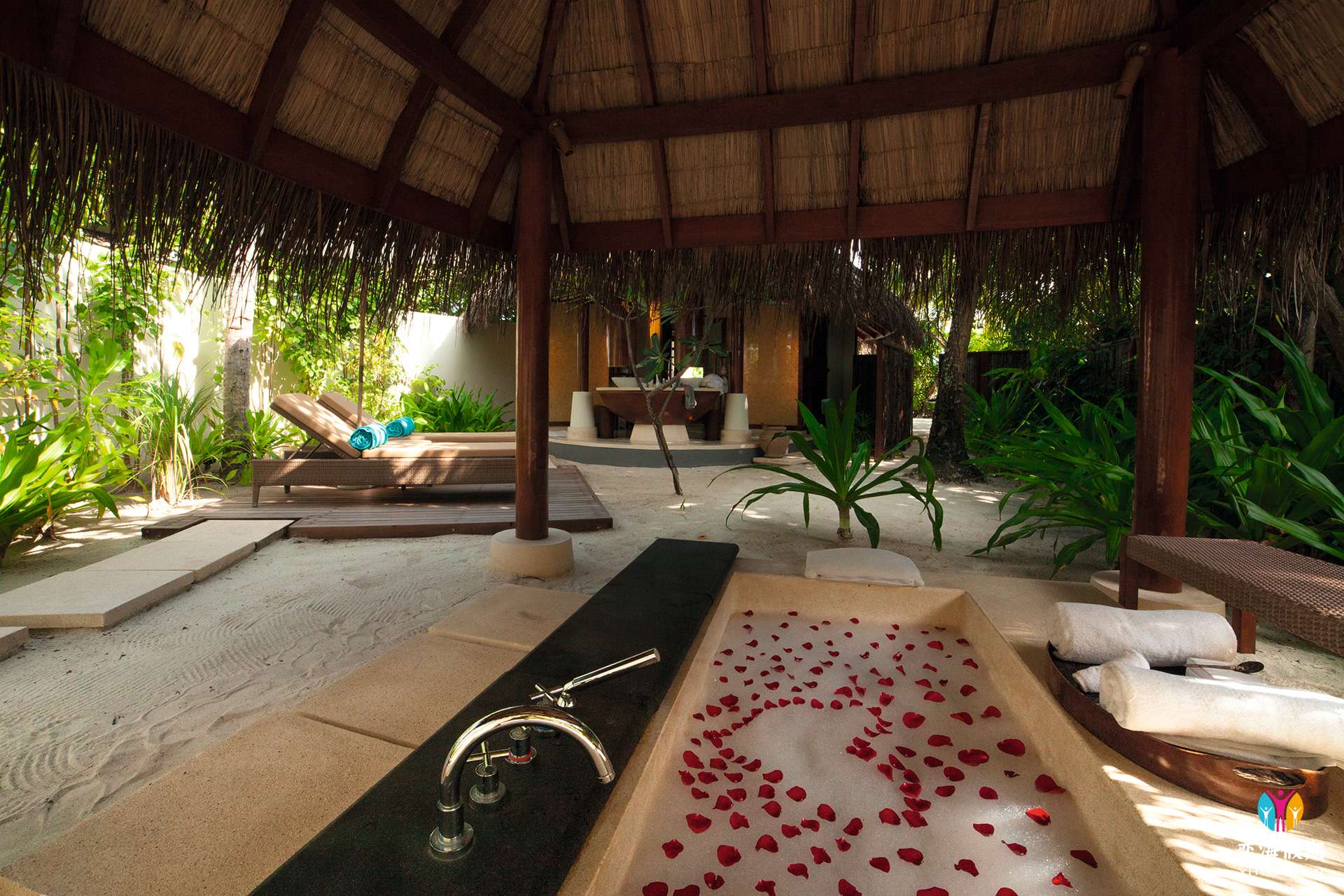 Beach Villa with pool3.jpg