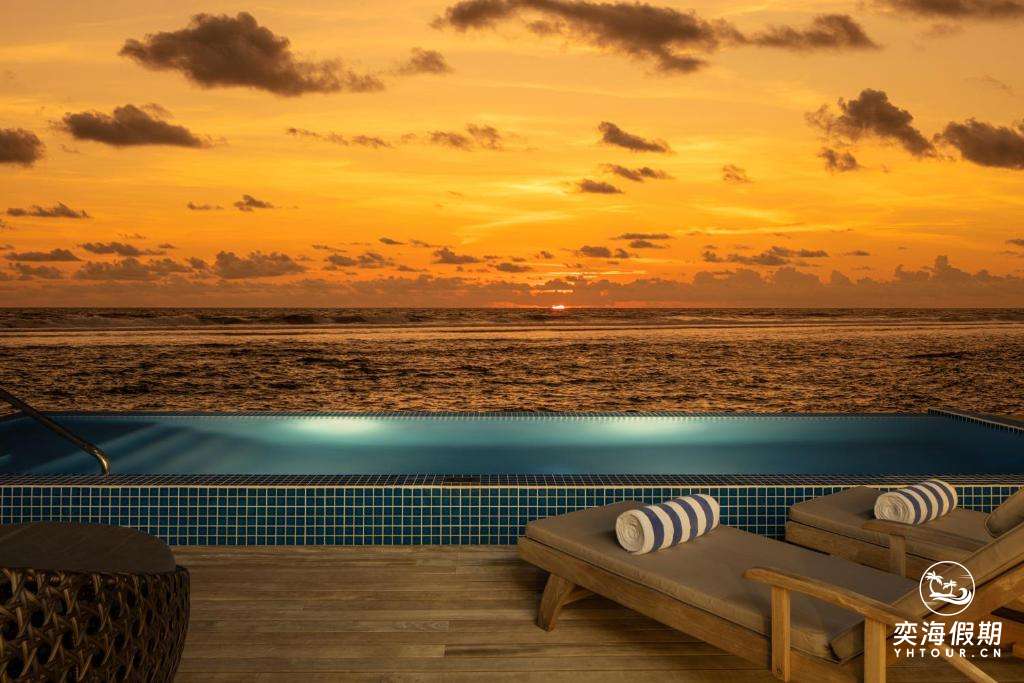 Overwater Villa with Private Pool (3).jpg