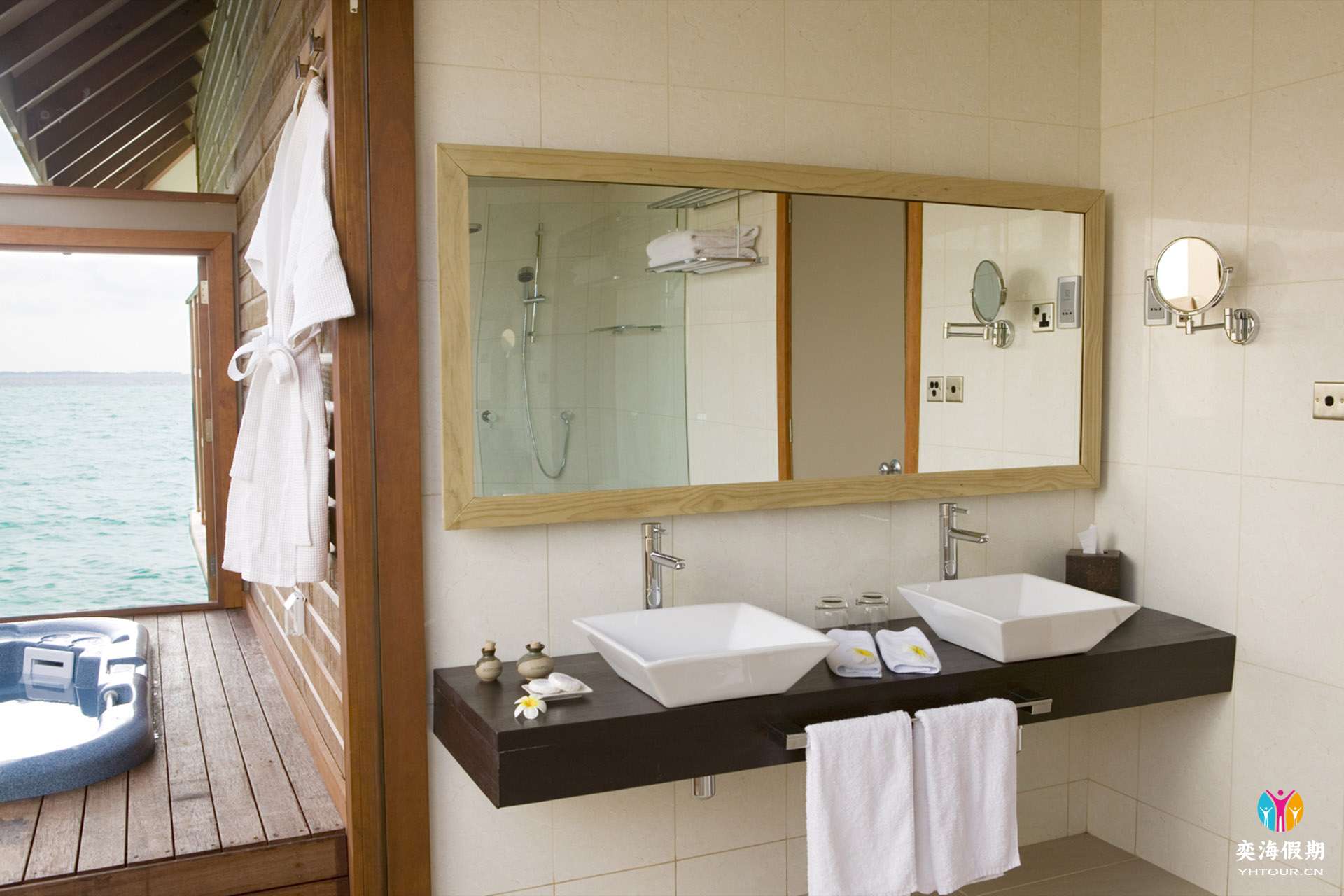 VeliganduJacuzziWaterVillaBathroom.jpg