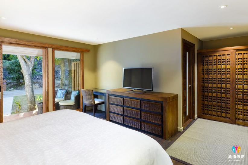 Island Breeze Room2.jpg