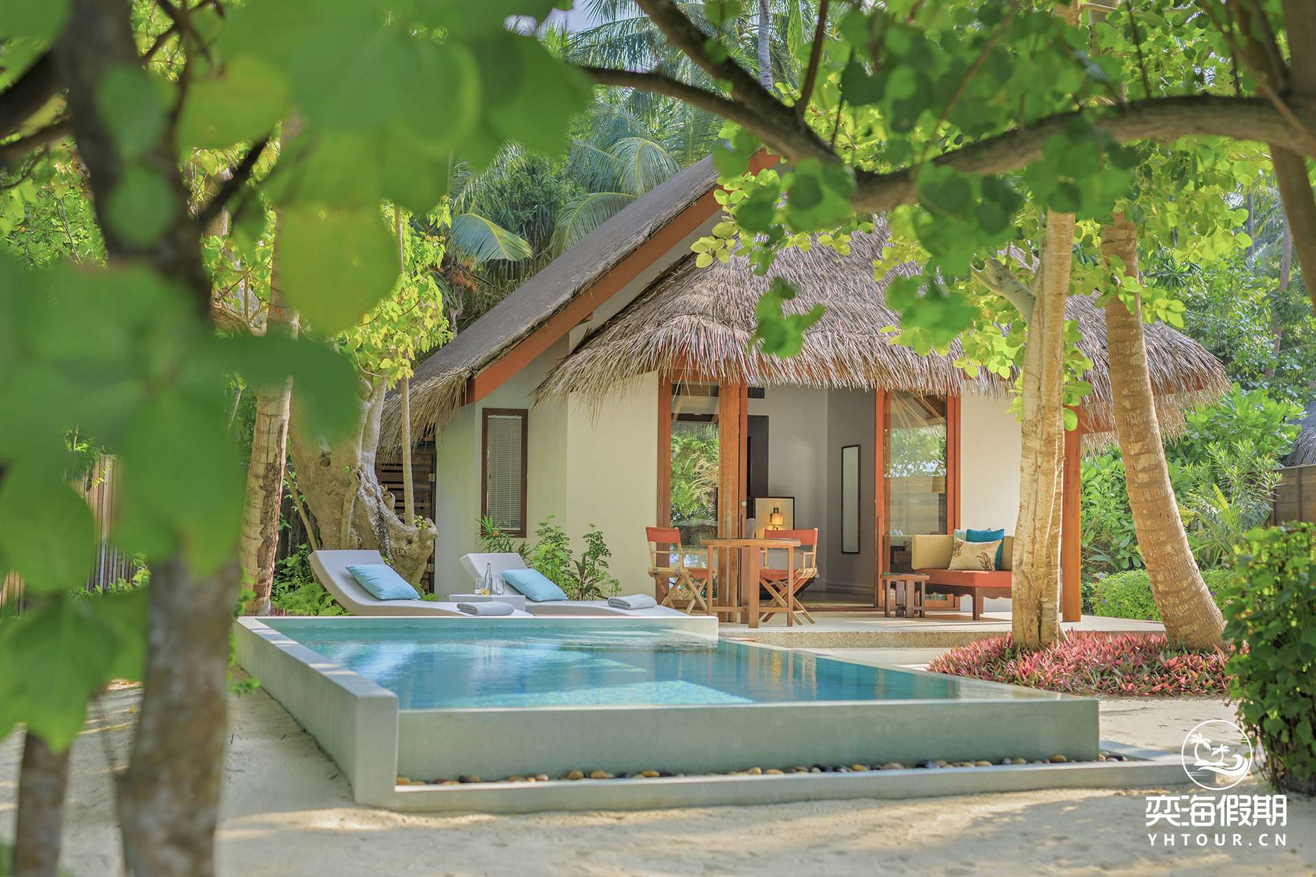Beach Deluxe Villa With Pool_Exterior.jpg