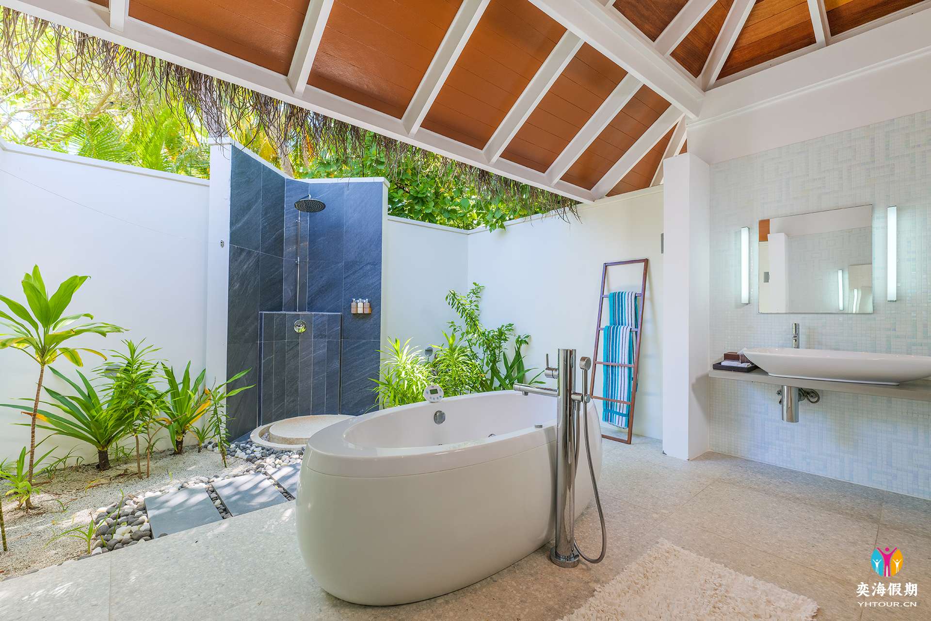 Beach Villa 03.jpg