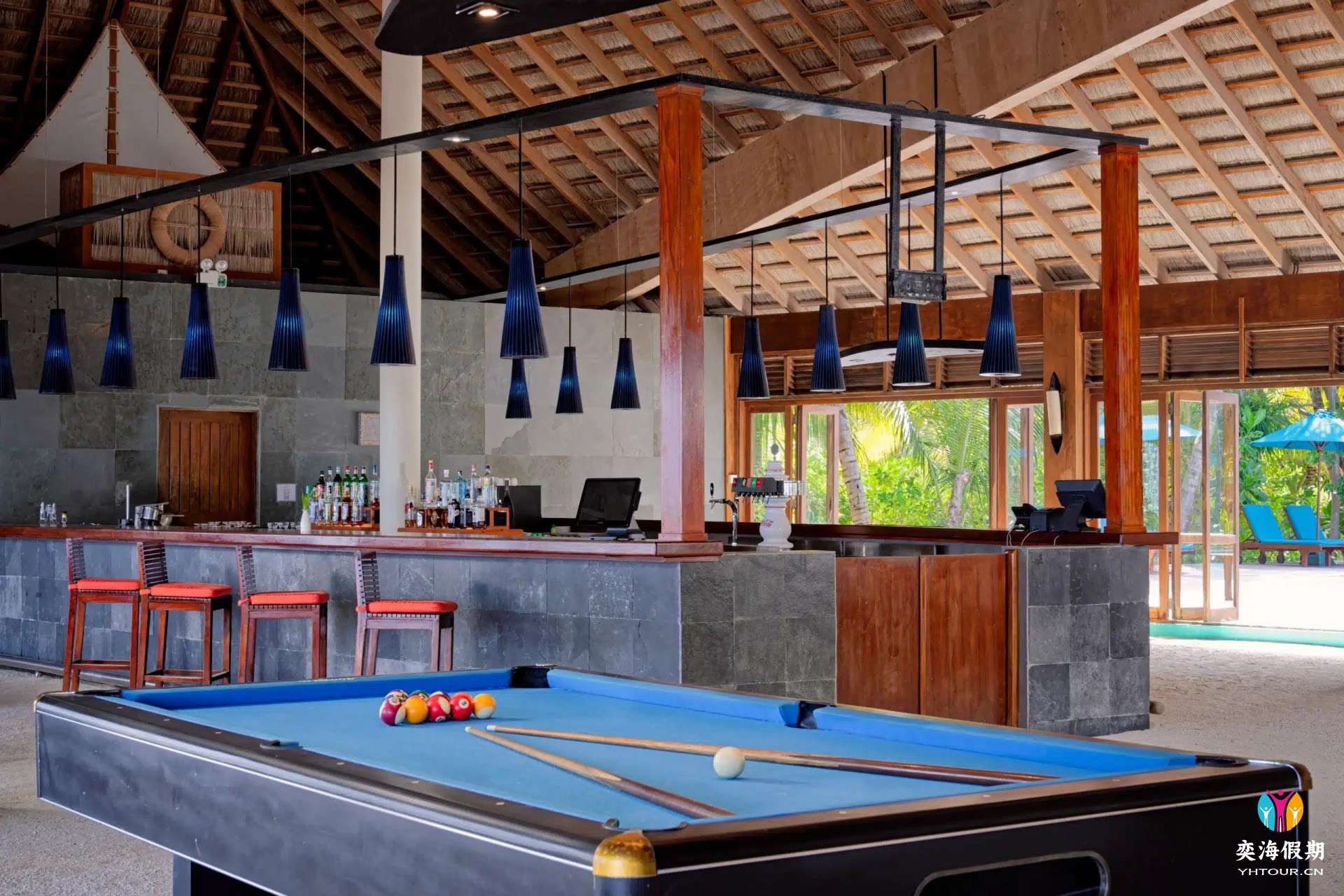 Dhoni Bar4.jpg