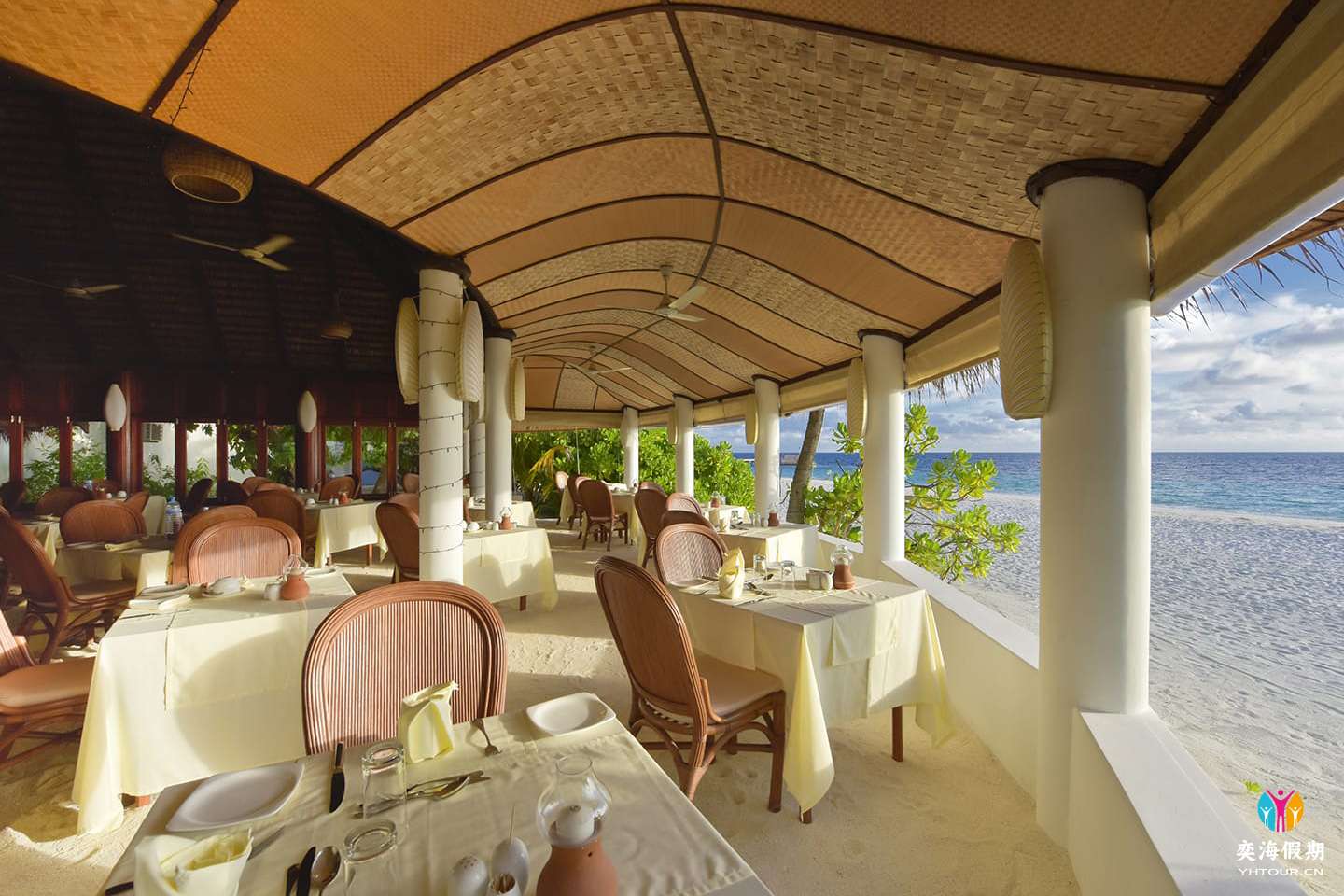 ANG-HRES-Angaga_Resort_Main_Restaurant2-2.jpg