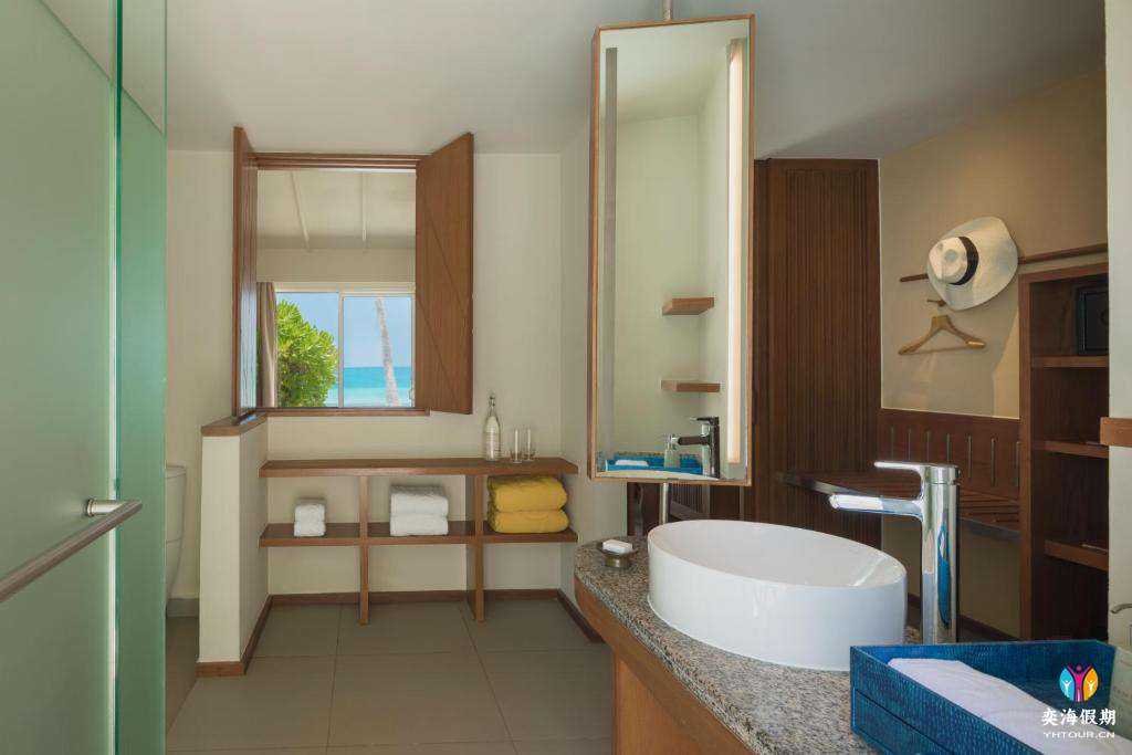 Lagoon View Beach Villa with Swirl Pool.jpg