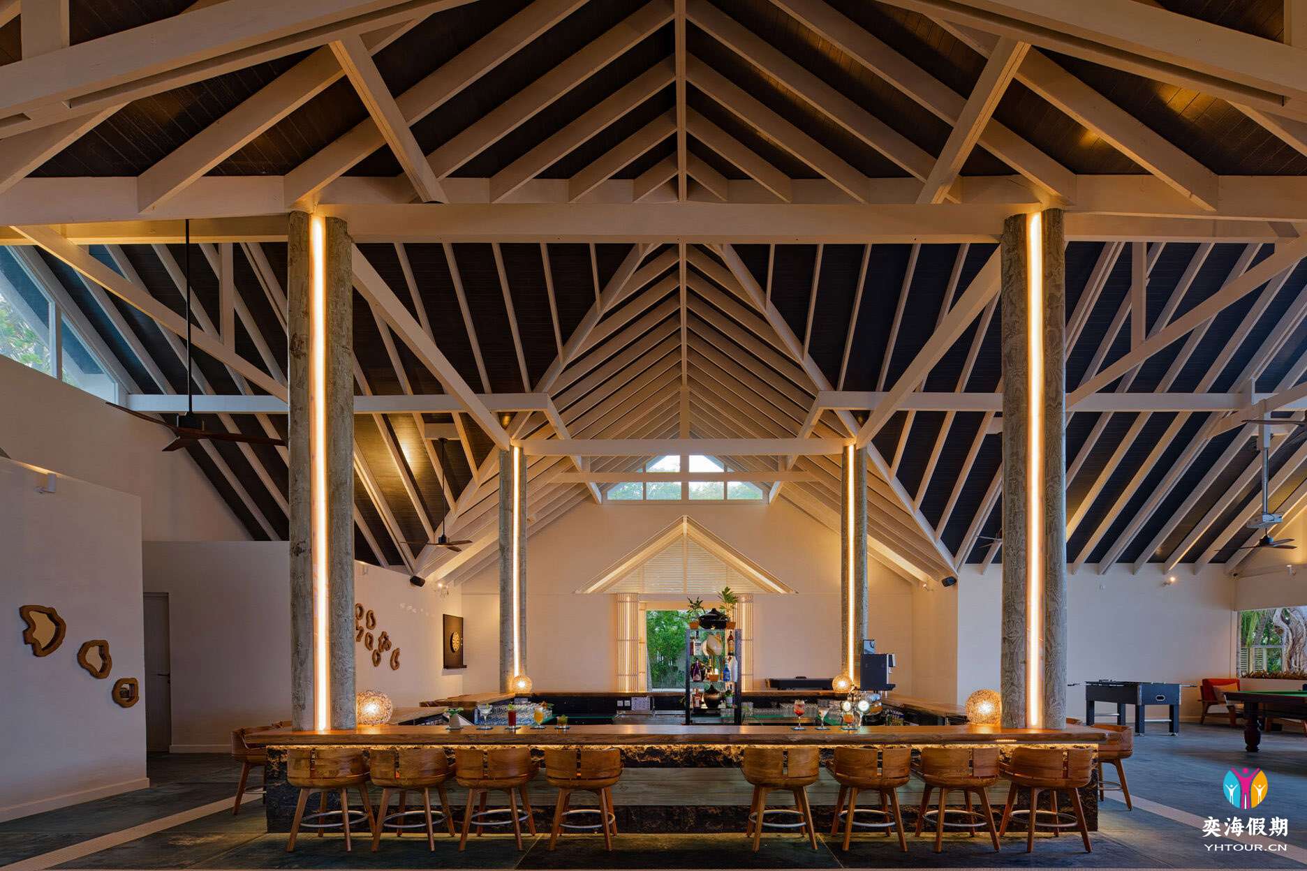 Helens-Bar-Interior-2-aspect-ratio-800-520.jpg