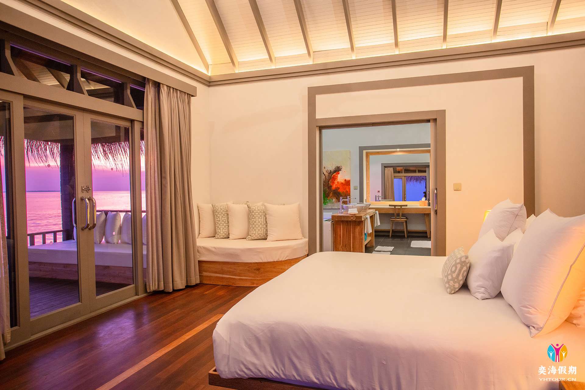 R.2 Bedroom Ocean Residence with Family Infinity Pool.jpg