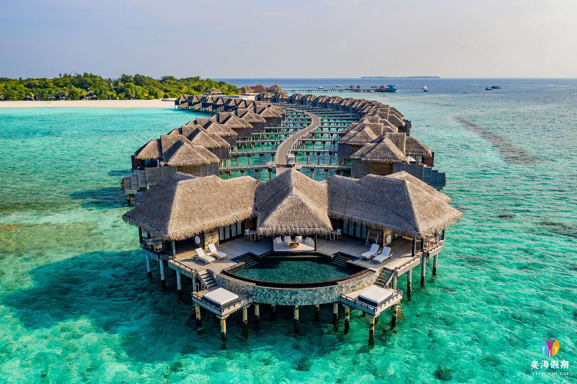 K.2 Bedroom Ocean Residence with Family Infinity Pool.jpg