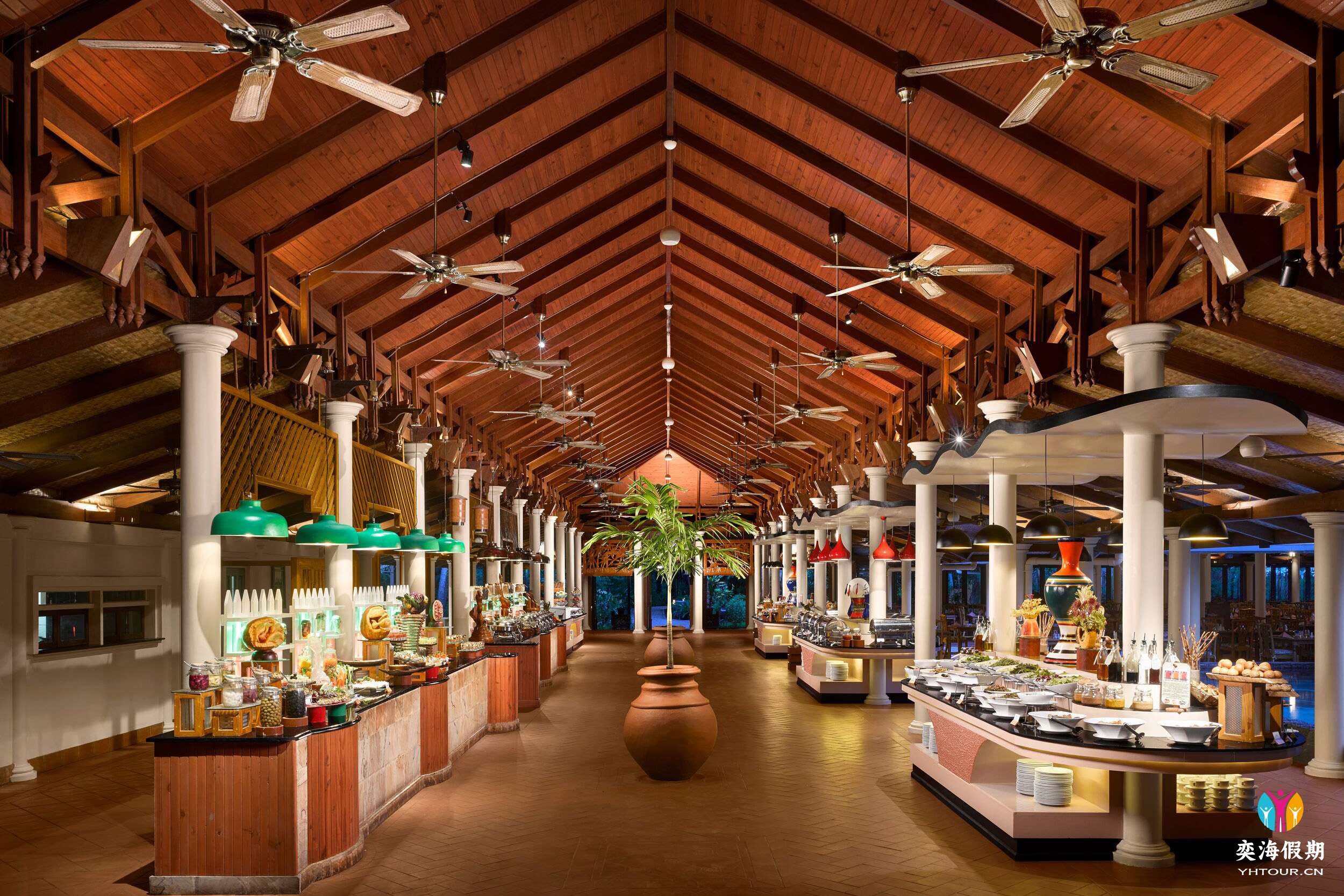 Royal Island - Main Restaurant - Buffet - Large.jpg