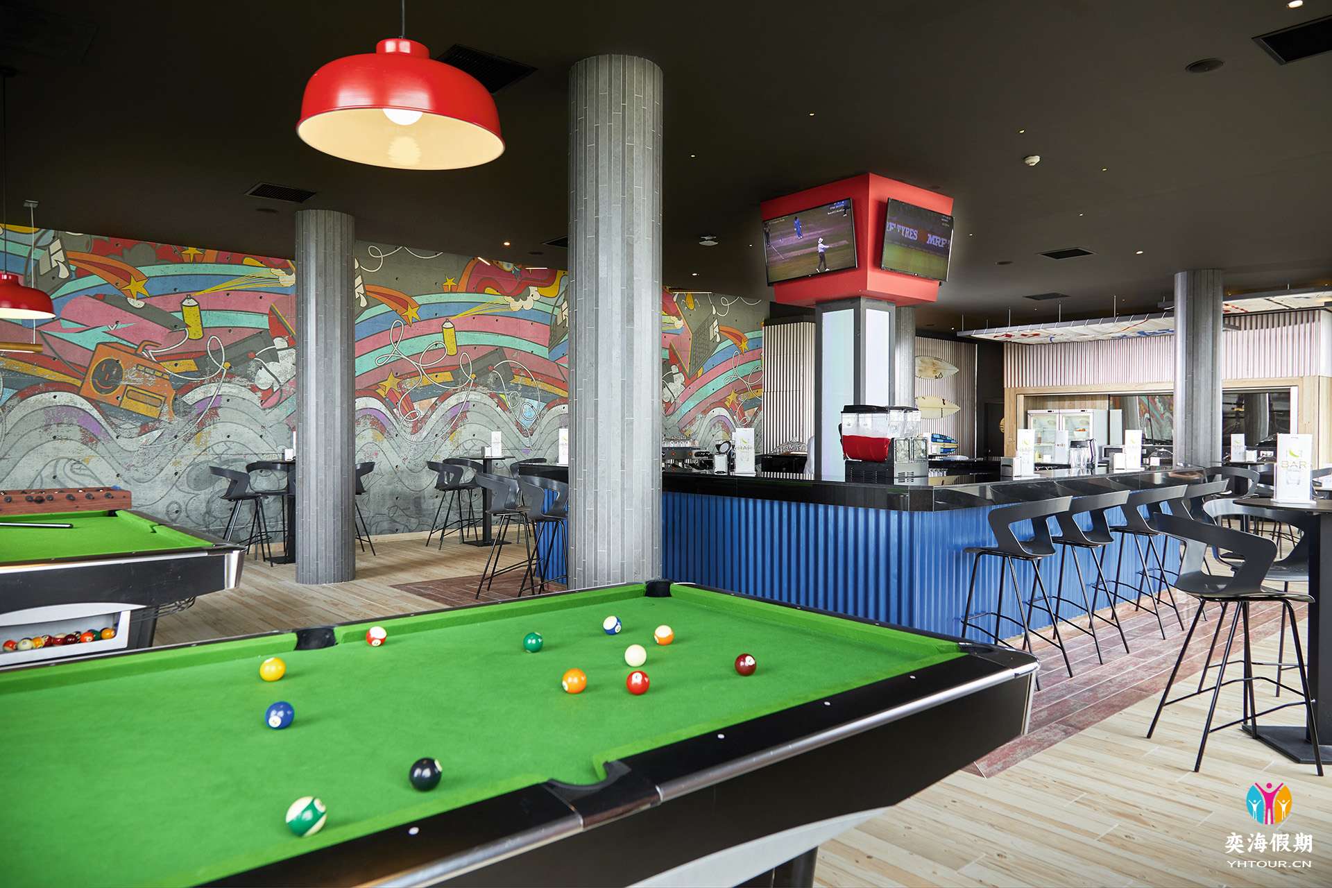 ATO_19_100 - Sports bar.jpg