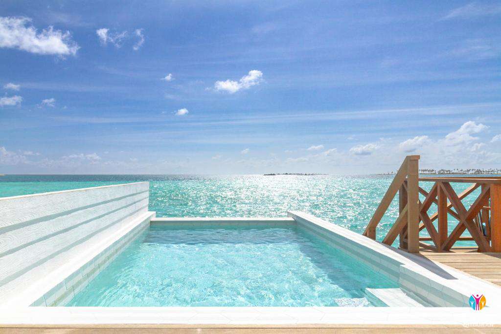 Lagoon Suite Pool (3).jpg