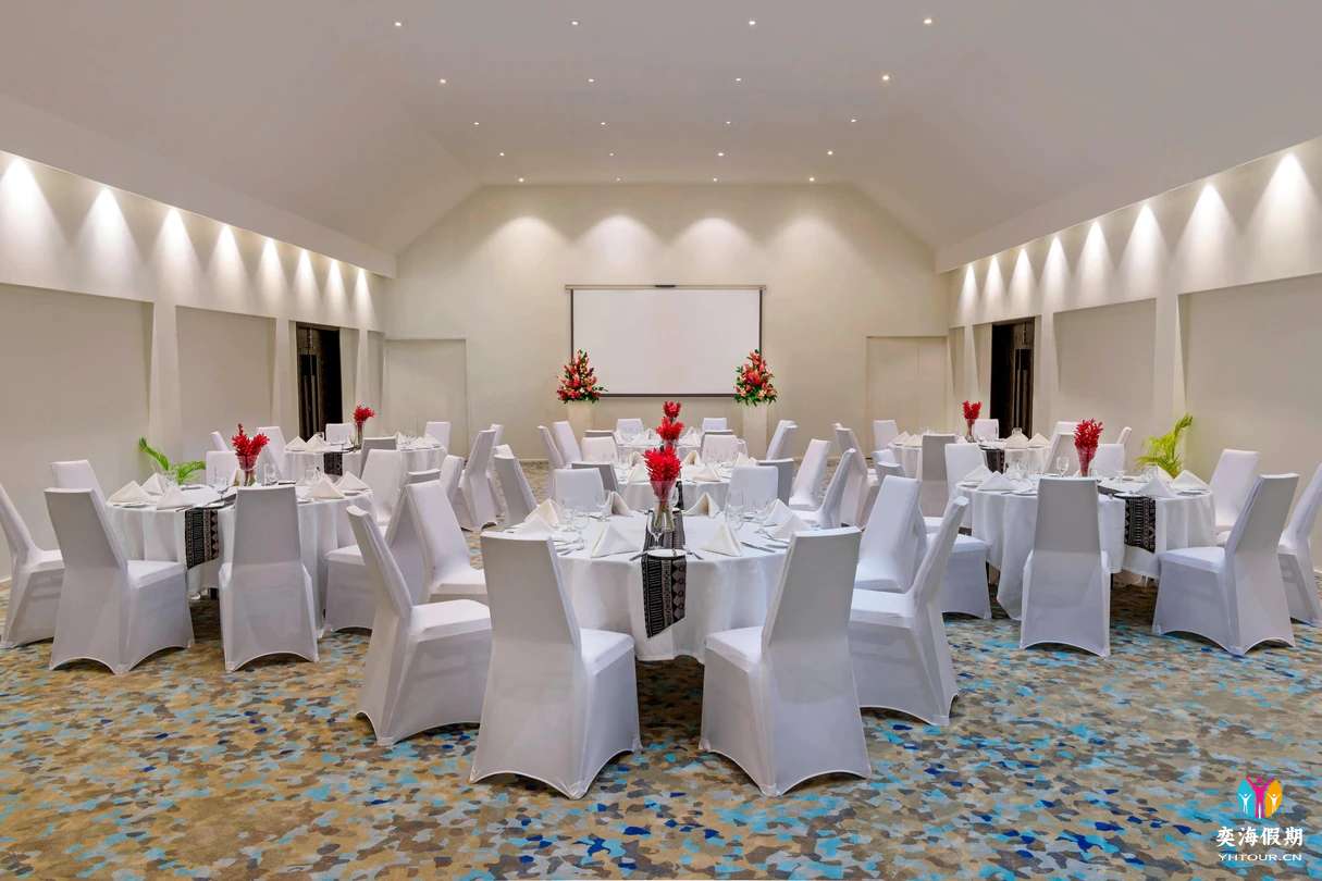 nanti-ballroom-2911-hor-clsc.webp.jpg