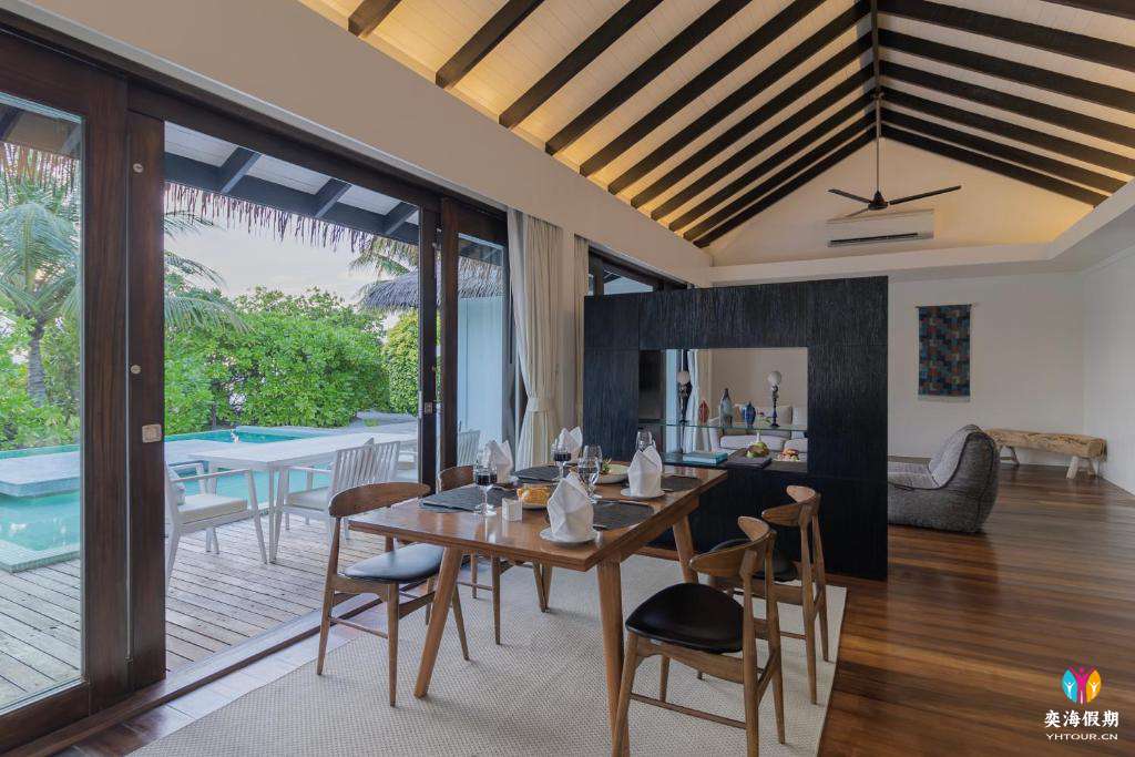 2-Bedroom Beach Pool Villa (2).jpg