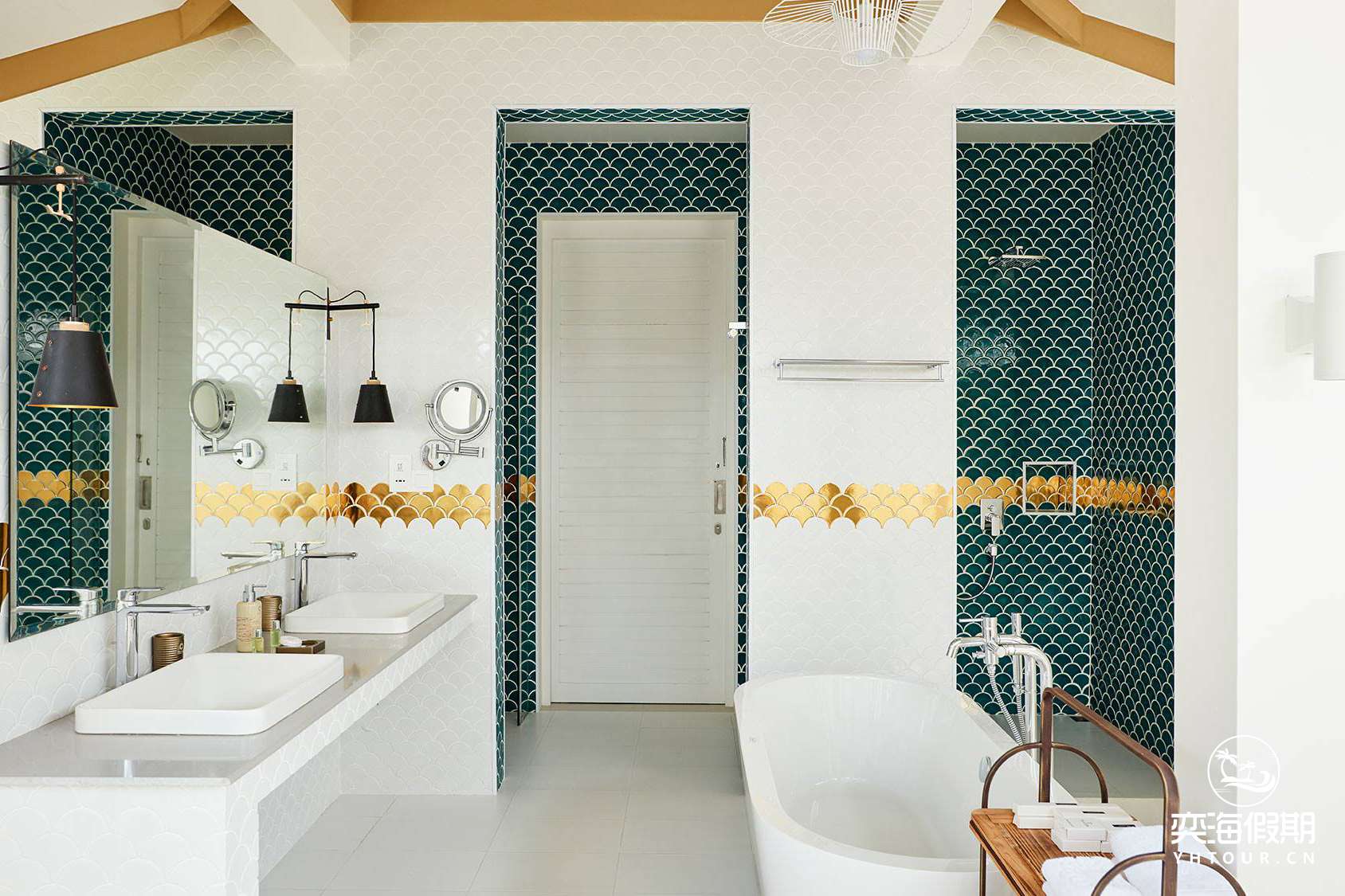 family_suite_with_pool65.jpg