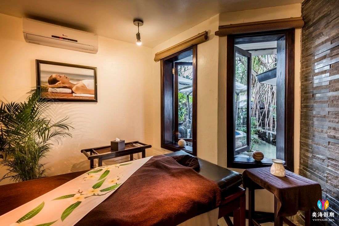 spa-massage-table-at-warwick-fiji.jpg