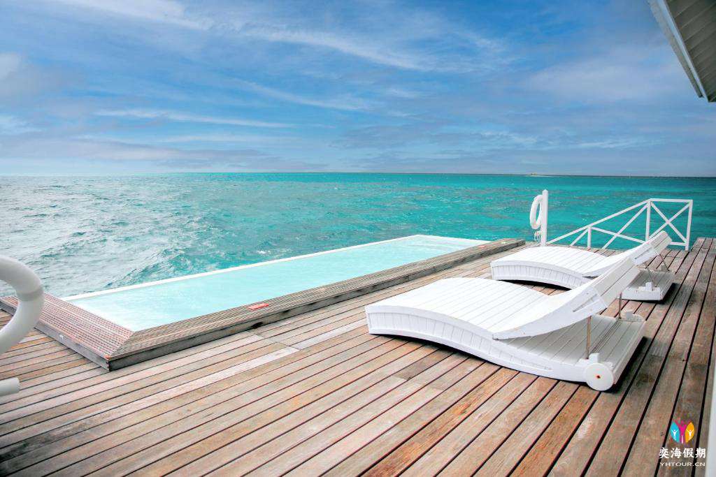 Two-Bedroom Pool Water Villa 6.jpg