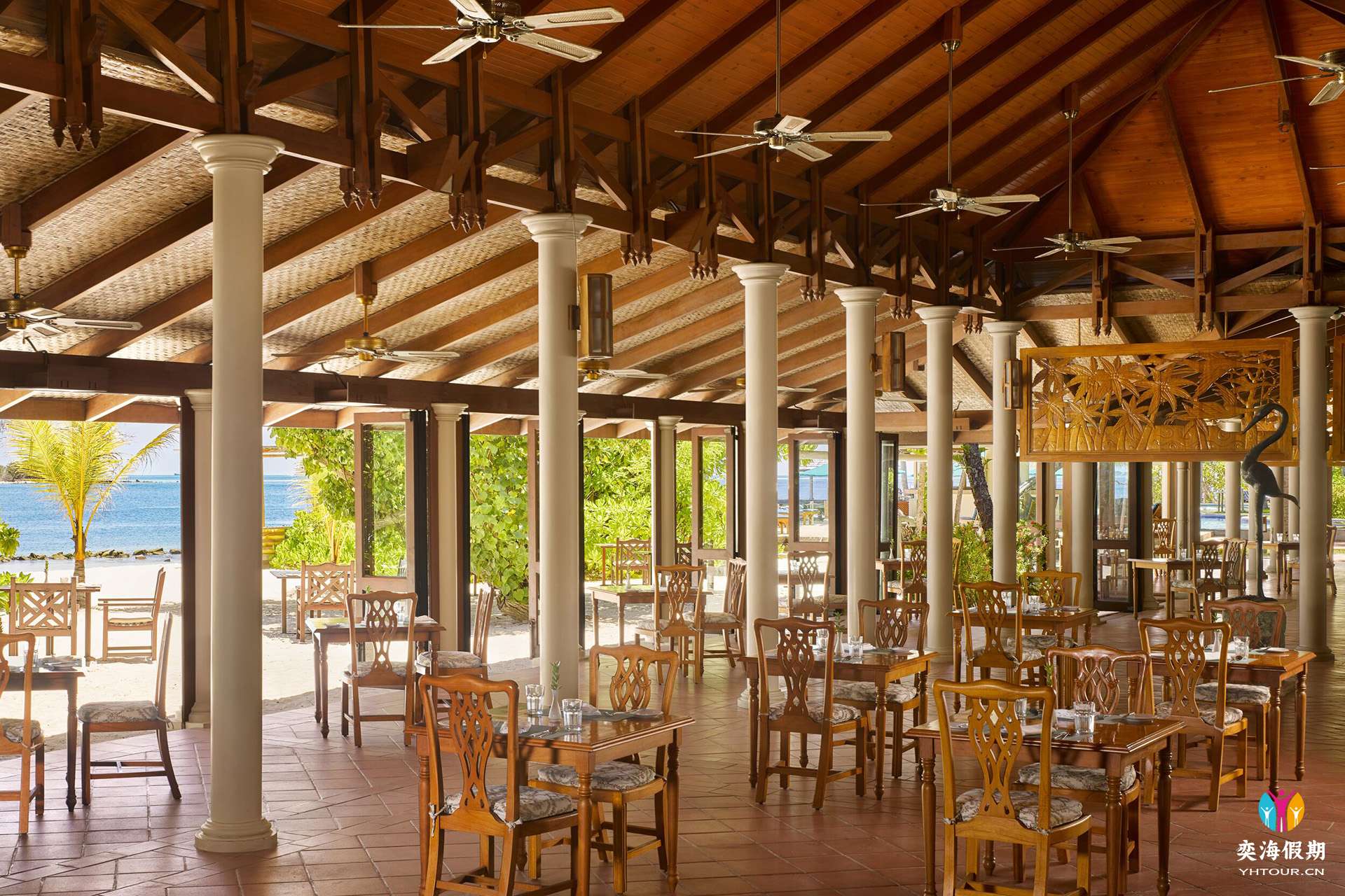 Royal Island - Main Restaurant - Seating - Large.jpg