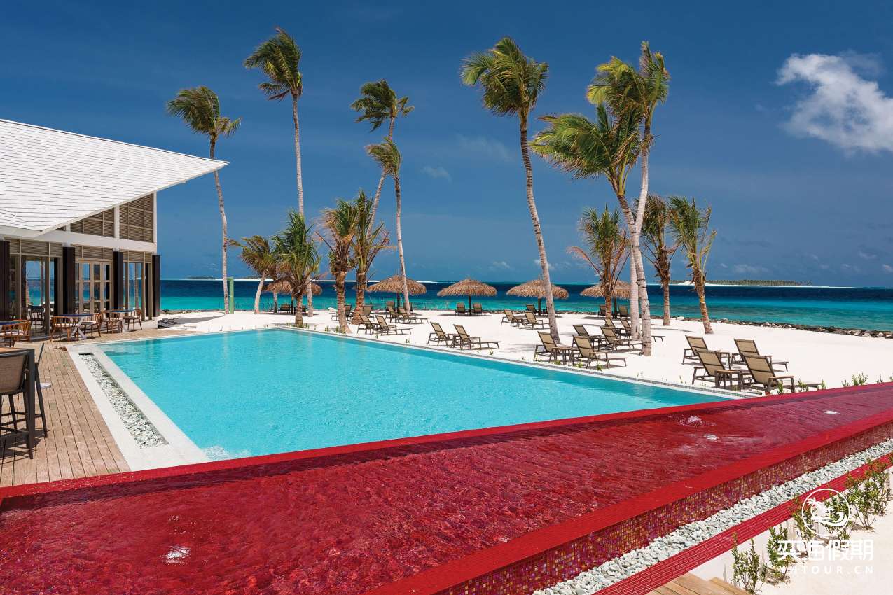 One-Banyan-Pool-Side_1920x850.jpg