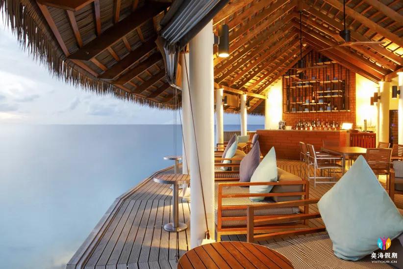 Giraavaru Lobby Bar.webp.jpg